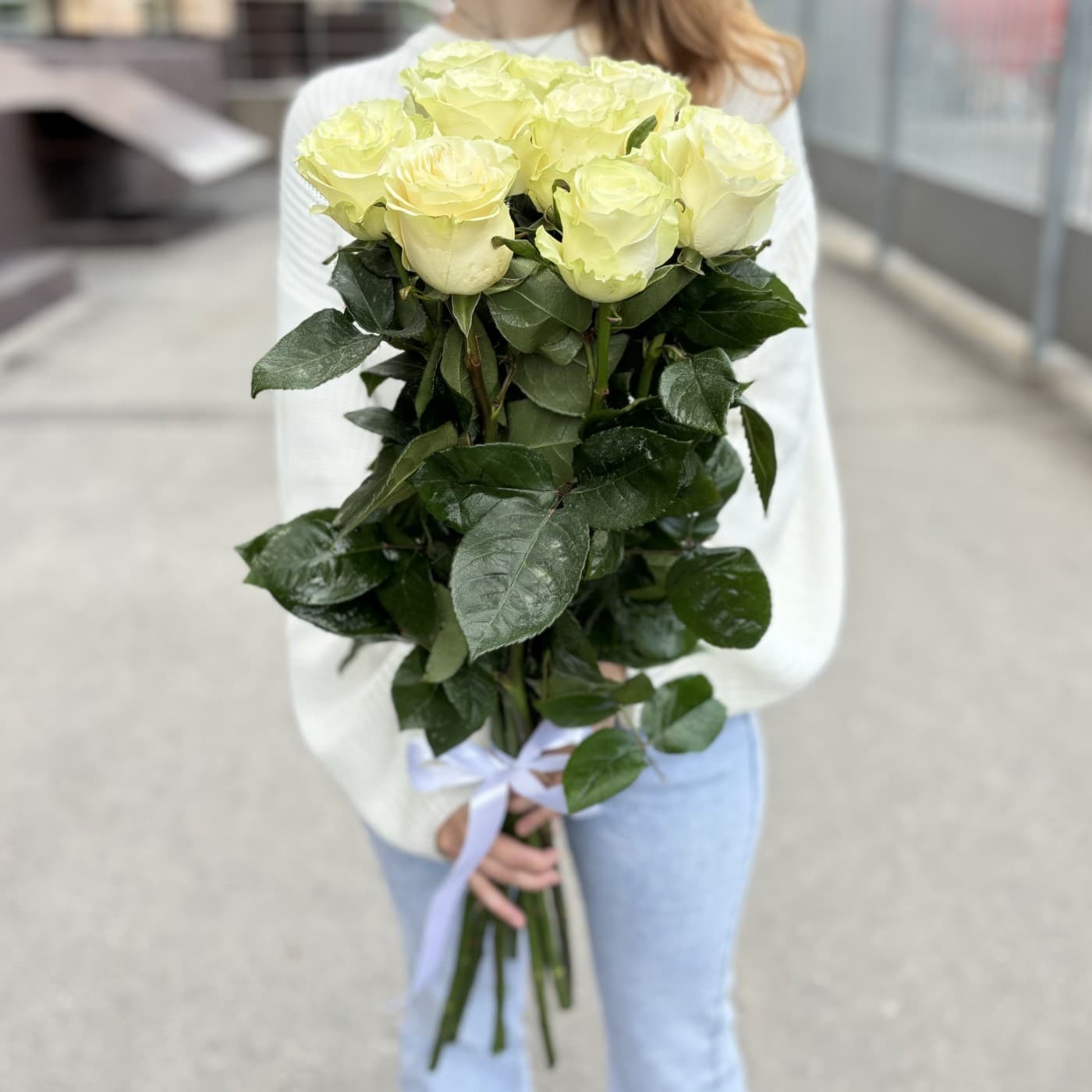 11 белых эквадорских роз 80 см — фото 4 — купить в Тбилиси — фото 4