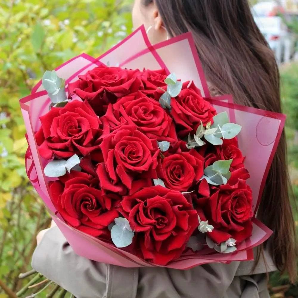 11 красных французских роз