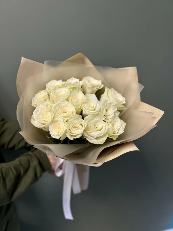 15 роз белых роз "Classic"