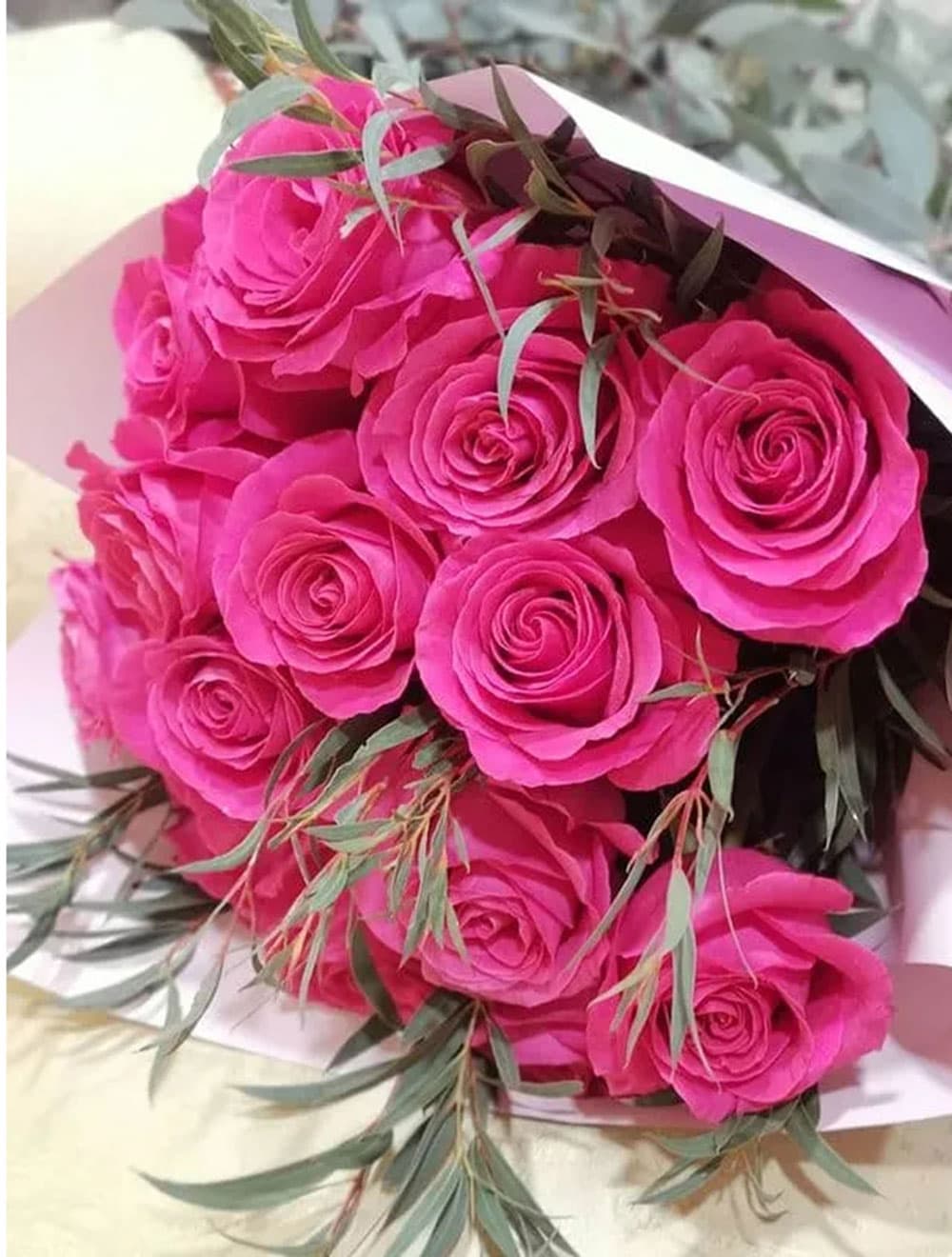 15 роз с зеленью