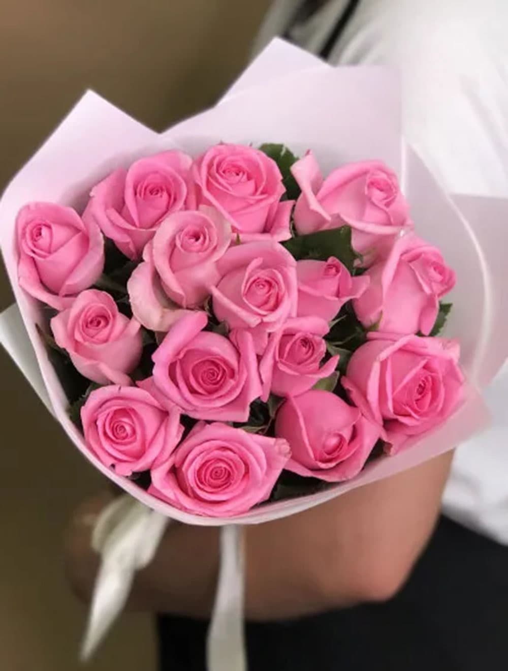 15 розовых роз