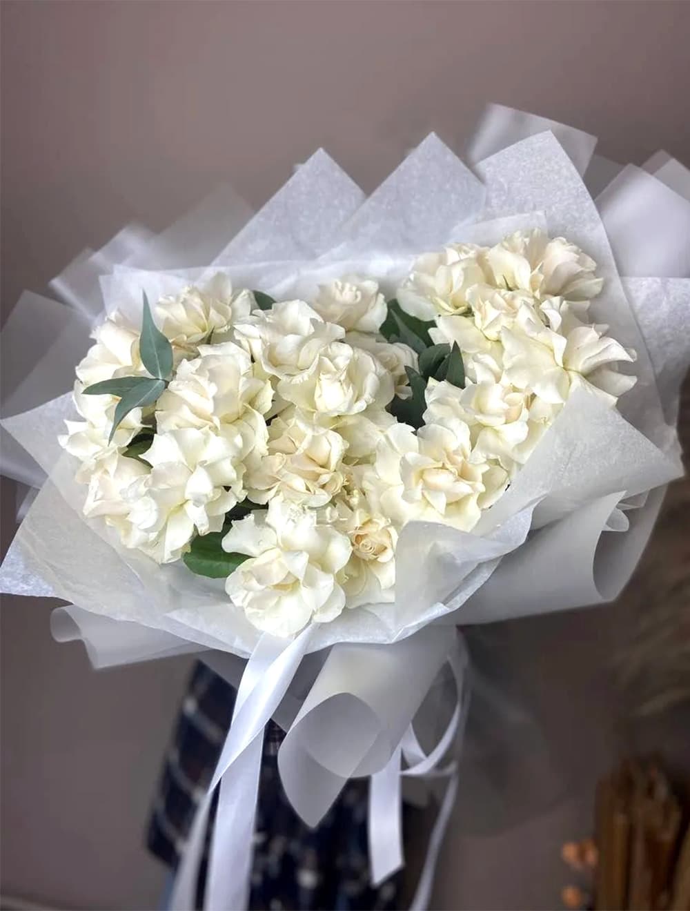 21 французская роза с эвкалиптом (цвет на выбор)