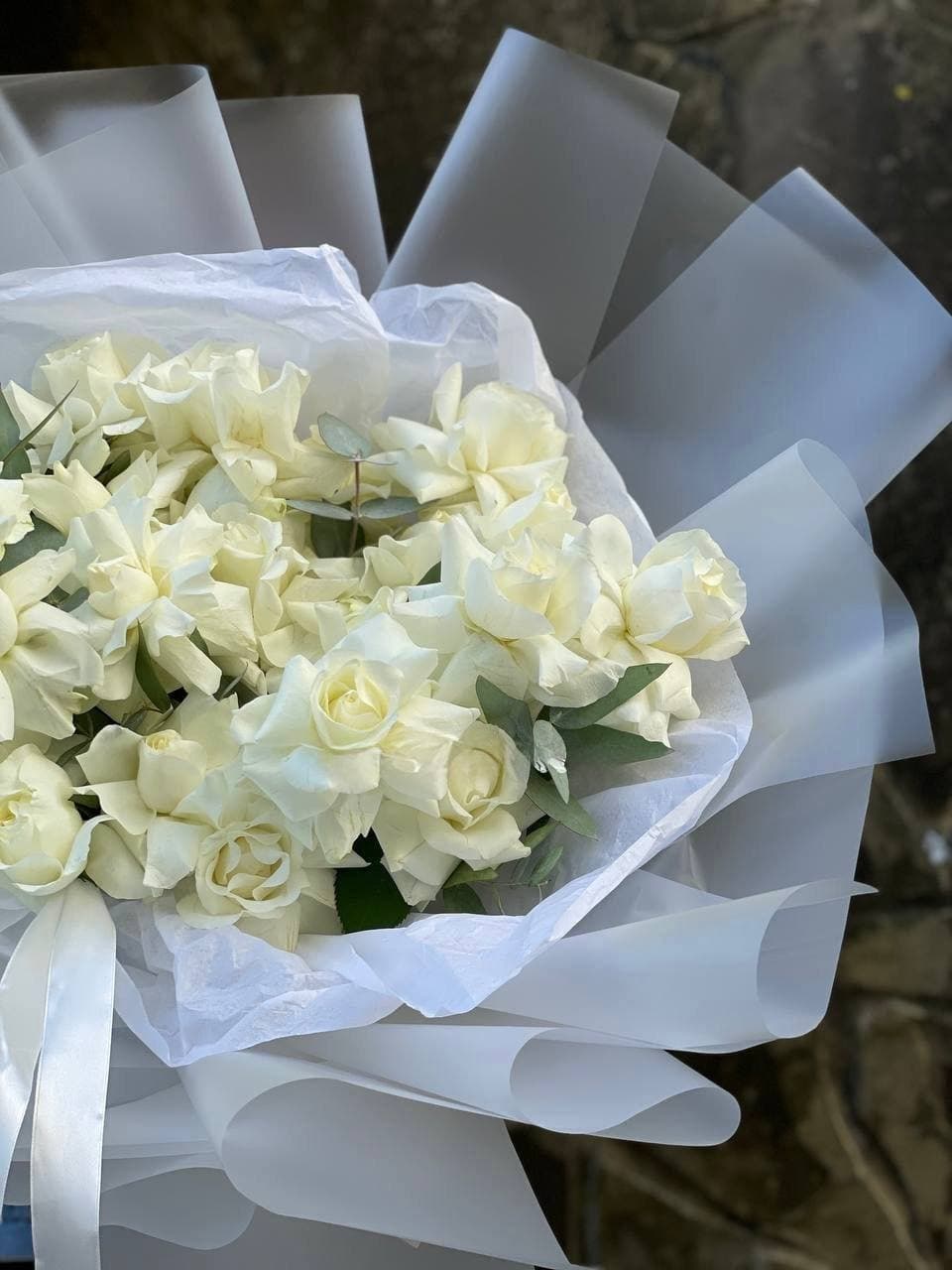 21 французская роза с эвкалиптом (цвет на выбор) — фото 2 — купить в Тбилиси — фото 2