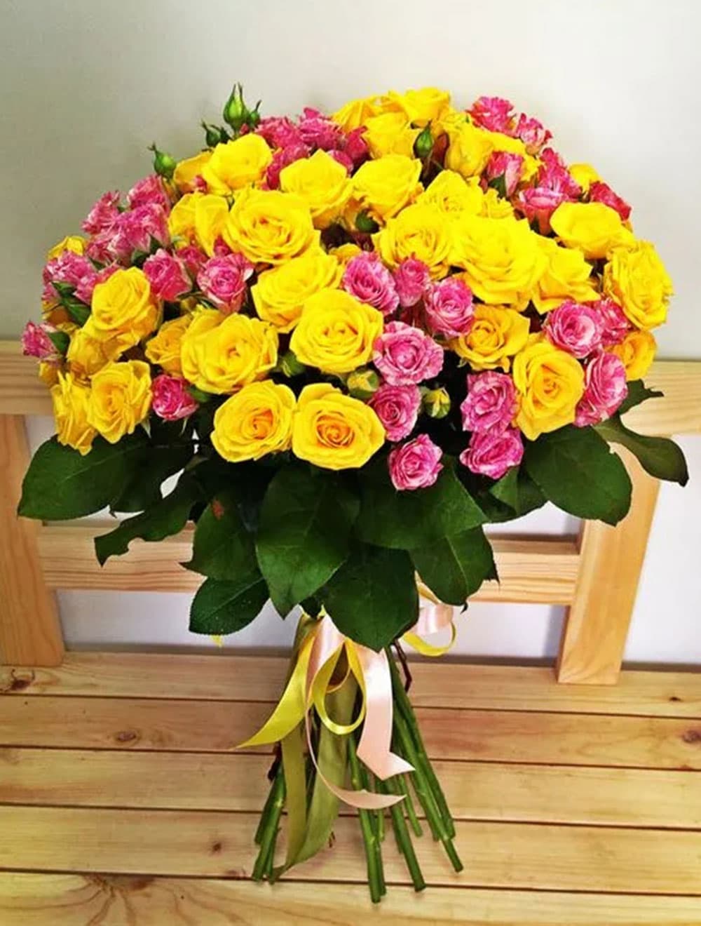 25 кустовых роз "Венеция"