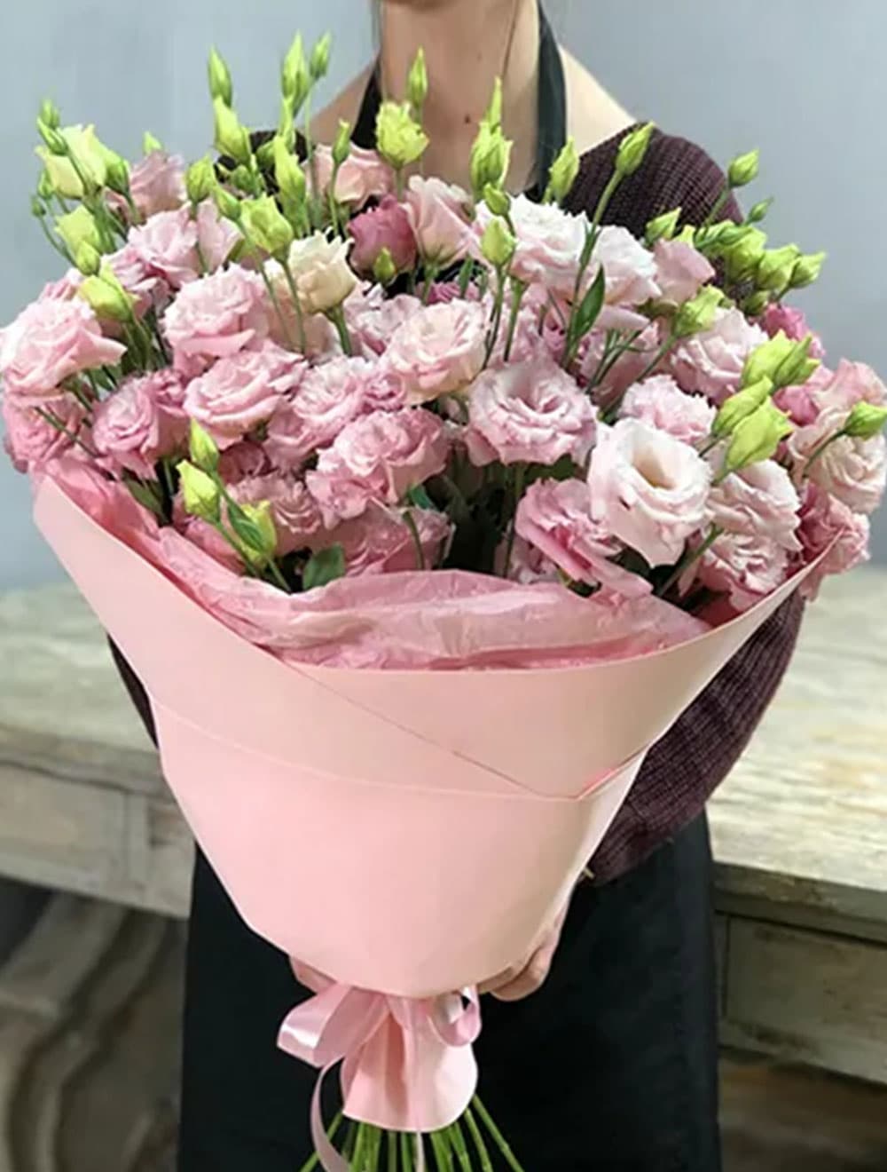 25 веток розовой эустомы