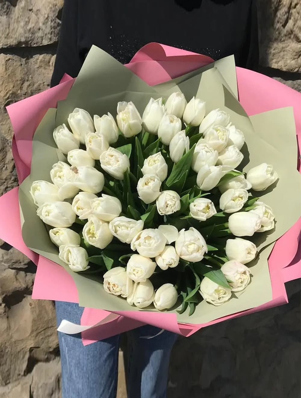 45 белых тюльпанов