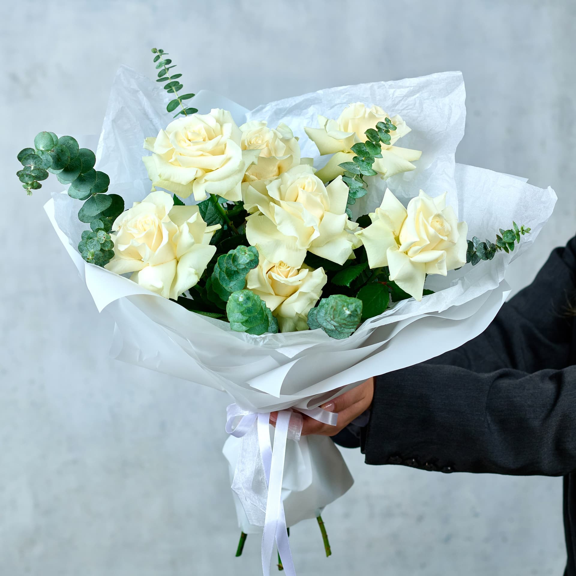 7 белых  французских роз — фото 2 — купить в Тбилиси — фото 2