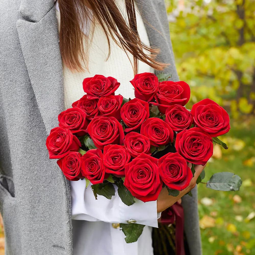 Букет из 19 красных роз