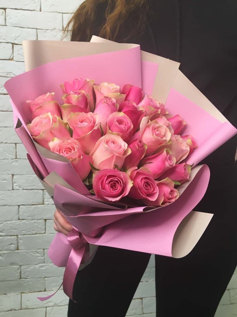 Букет из 25 кенийских роз (цвет на выбор)