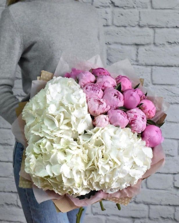 Букет из пионов и гортензии "Ice cream"