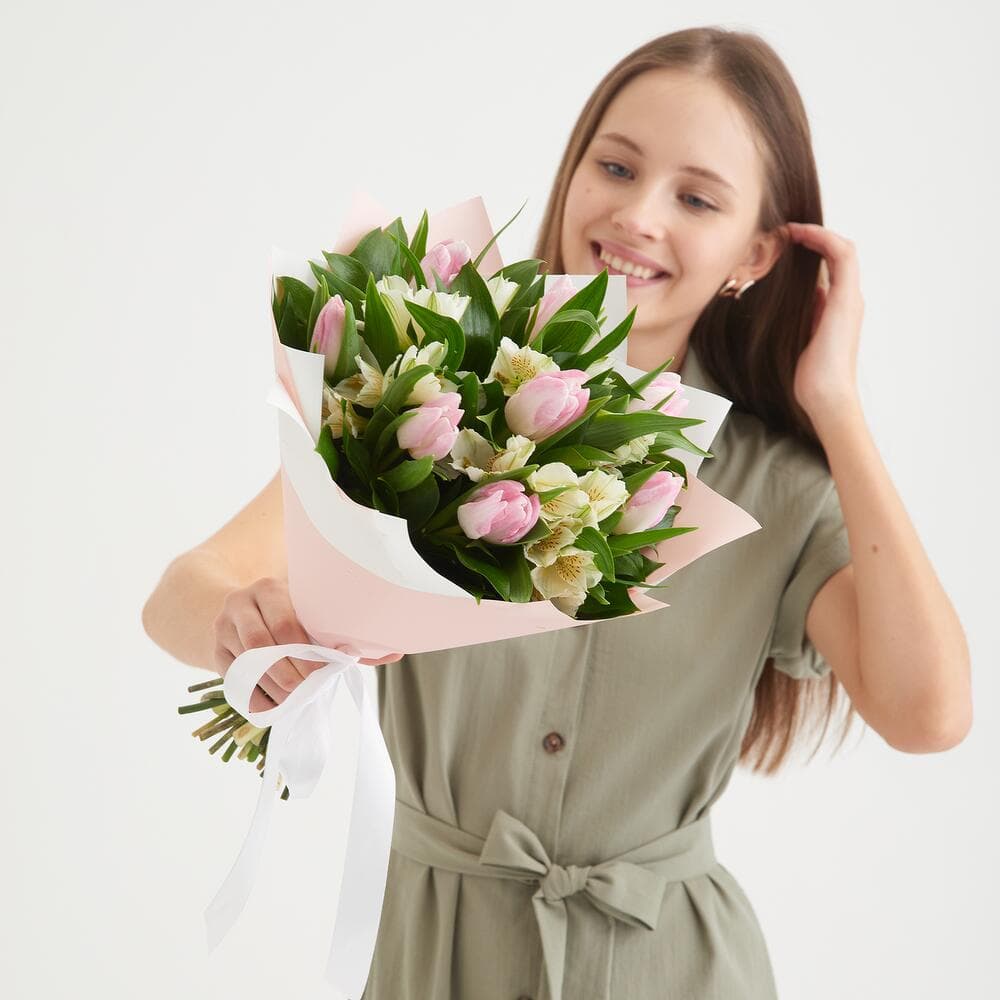 Букет из тюльпанов с альстромерией — фото 5 — купить в Тбилиси — фото 5