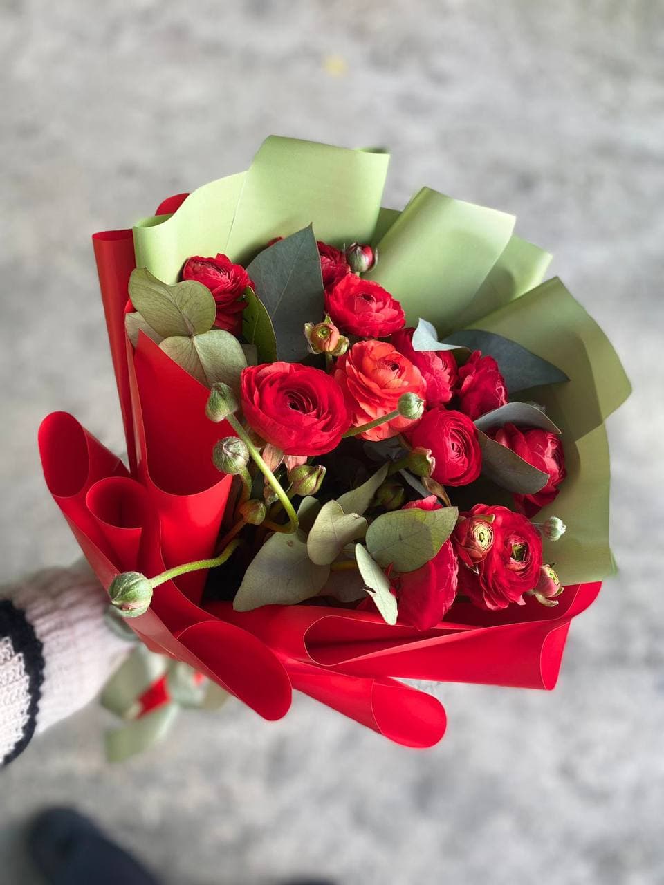 Букет красных ранунклюсов — фото 2 — купить в Тбилиси — фото 2
