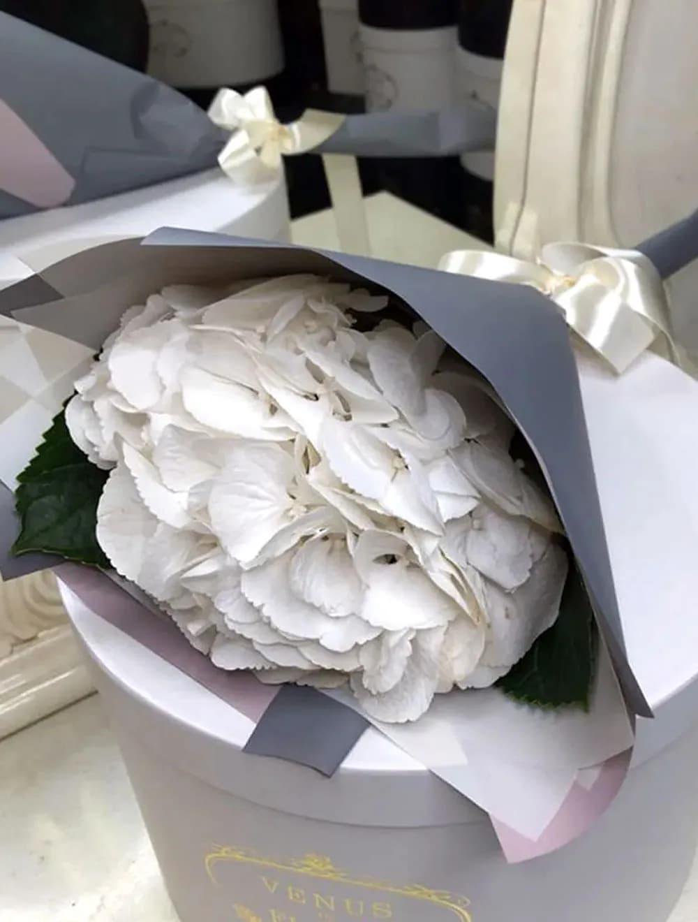 Моно-букет из белой гортензии