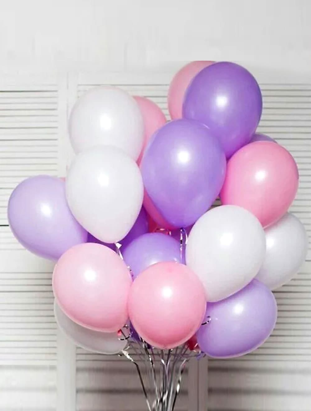 Облако шаров в нежных тонах