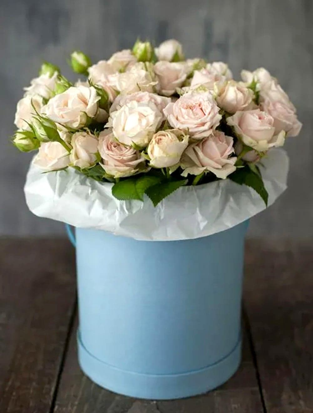 Шляпная коробка в небесных тонах