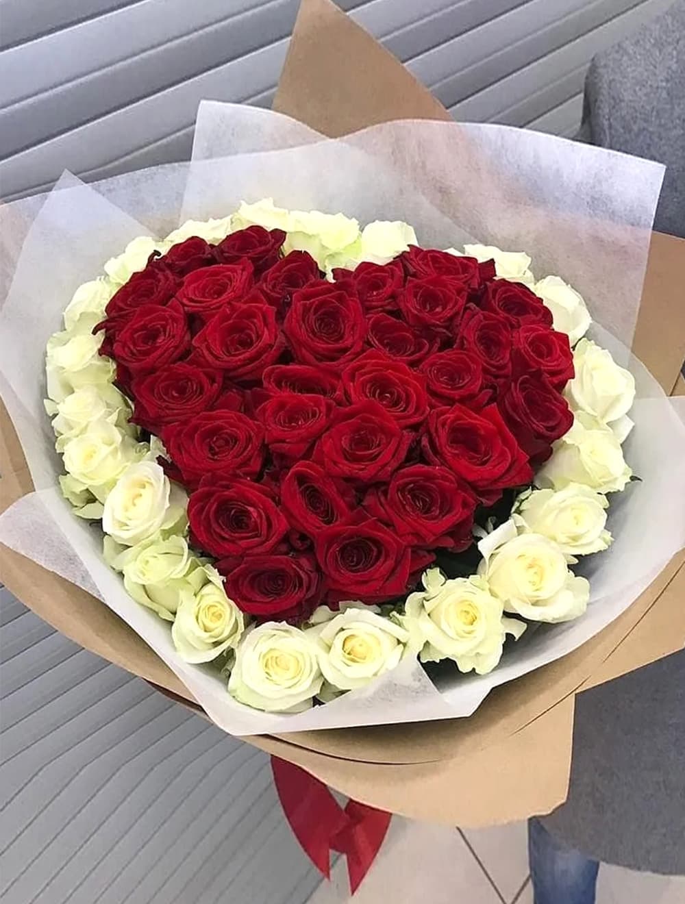 Валентинка из 51 розы